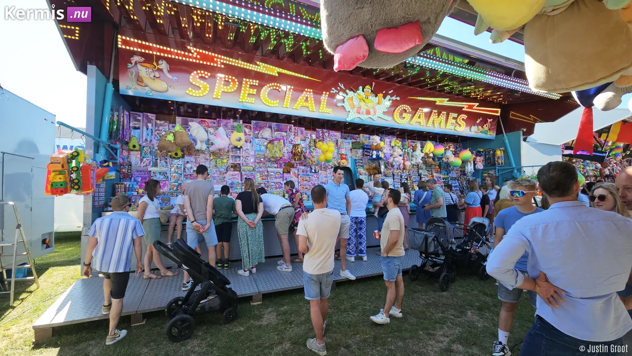 Kermis Lutlommel Belgie 2025