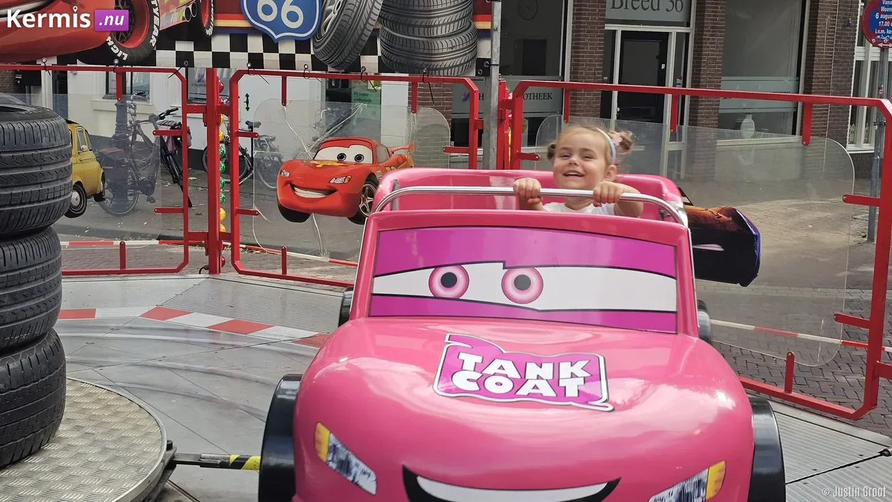 Race-O-Rama kinderattractie met raceauto’s op de kermis